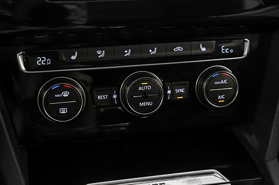 Volkswagen Passat 26 of 30