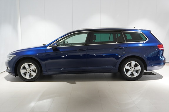 Volkswagen Passat 3 of 26
