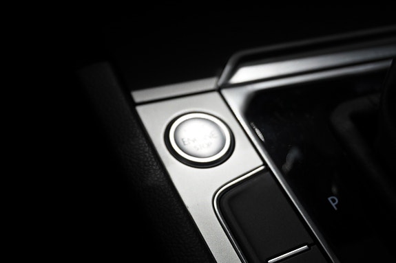 Volkswagen Passat 13 of 26