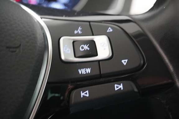 Volkswagen Passat 19 of 26