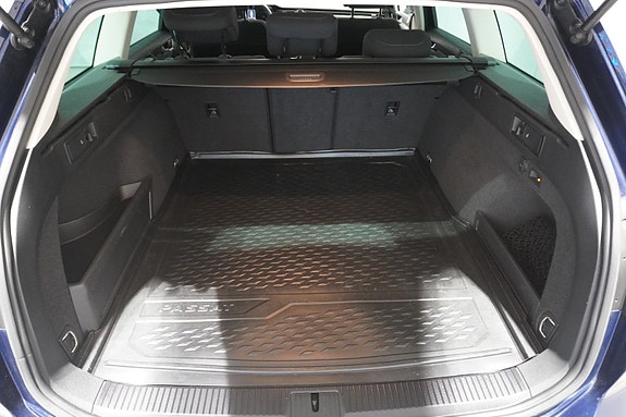 Volkswagen Passat 9 of 26
