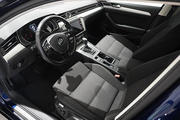 Volkswagen Passat 7 of 26