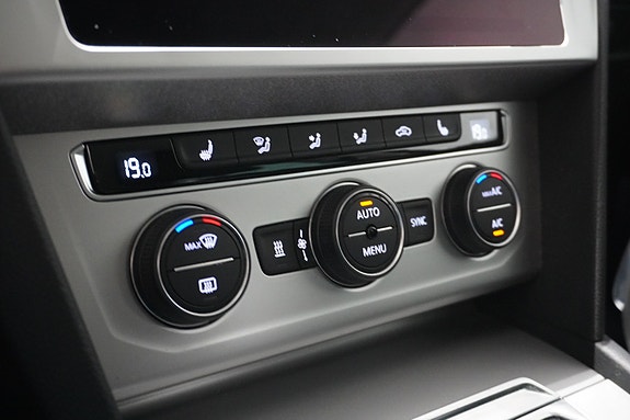 Volkswagen Passat 14 of 26