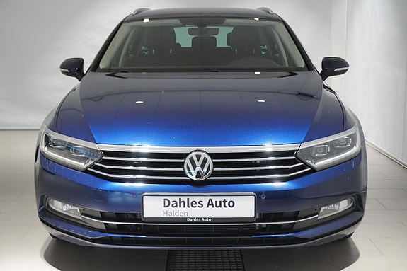 Volkswagen Passat 2 of 26