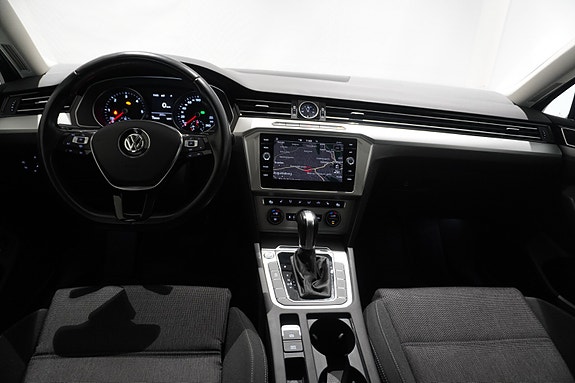 Volkswagen Passat 11 of 26