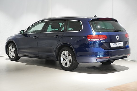 Volkswagen Passat 4 of 26