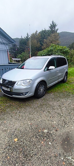 Volkswagen Touran 3 of 18