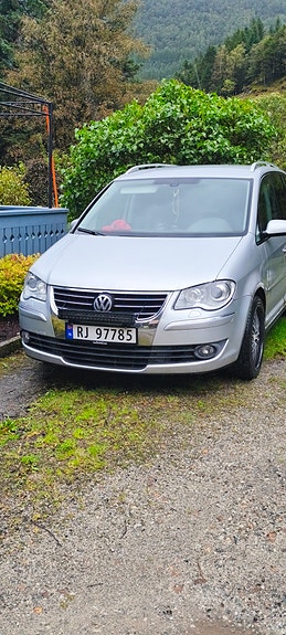 Volkswagen Touran 2 of 18