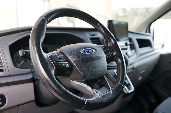 Ford Transit Custom 320L 14 of 29