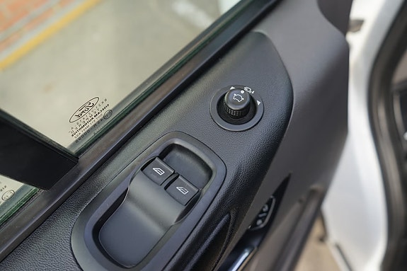 Ford Transit Custom 320L 25 of 29
