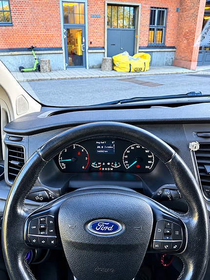 Ford Transit Custom 320L 13 of 29