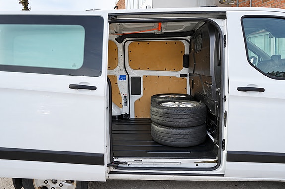 Ford Transit Custom 320L 10 of 29