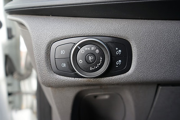 Ford Transit Custom 320L 23 of 29