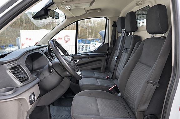 Ford Transit Custom 320L 12 of 29