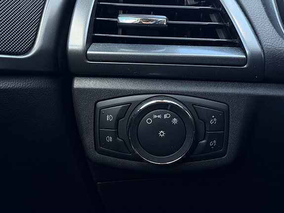 Ford Mondeo 21 of 27