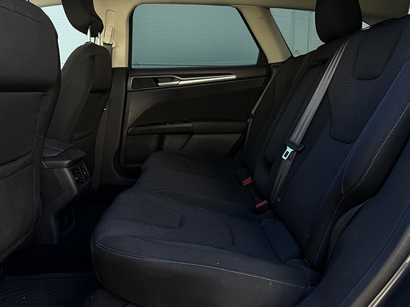 Ford Mondeo 16 of 27
