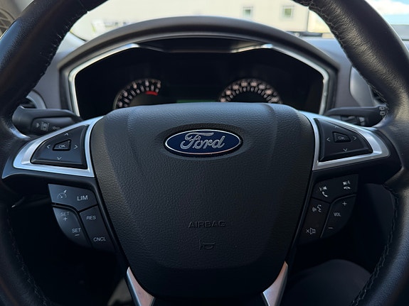 Ford Mondeo 19 of 27