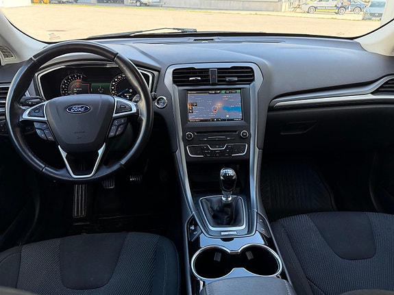 Ford Mondeo 17 of 27