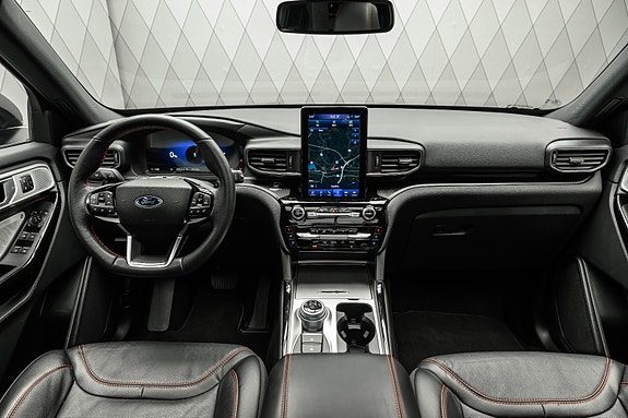 Ford Explorer 17 of 30