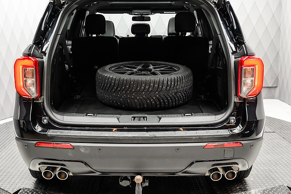 Ford Explorer 12 of 30