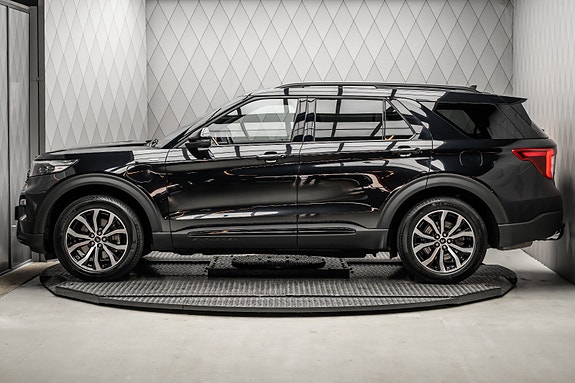 Ford Explorer 9 of 30