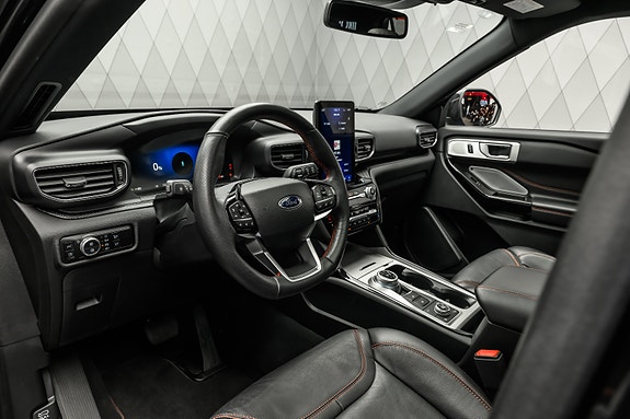 Ford Explorer 18 of 30