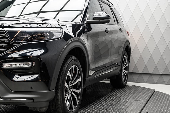 Ford Explorer 10 of 30