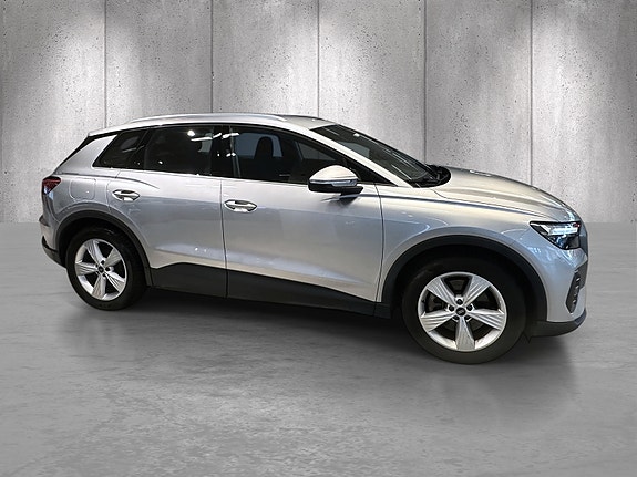Audi Q4 e-tron 3 of 17