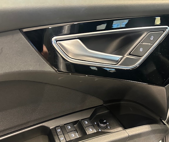 Audi Q4 e-tron 9 of 17