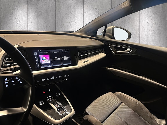Audi Q4 e-tron 12 of 17