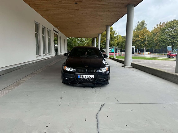BMW 320d 2 of 12