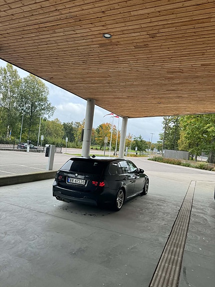 BMW 320d 4 of 12