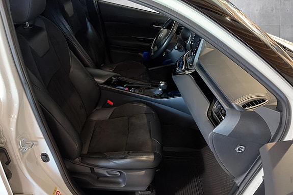 Toyota C-HR 14 of 22