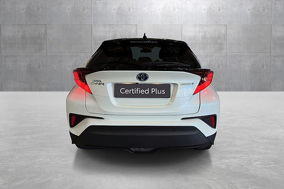 Toyota C-HR 4 of 22