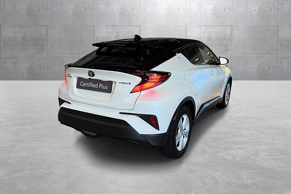 Toyota C-HR 3 of 22