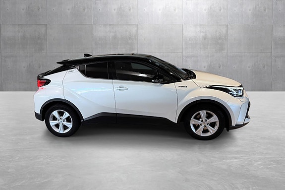 Toyota C-HR 2 of 22