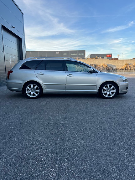 Toyota Avensis 5 of 13