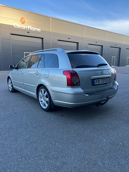 Toyota Avensis 7 of 13