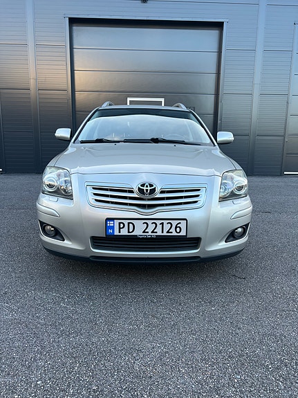 Toyota Avensis 2 of 13