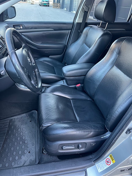 Toyota Avensis 9 of 13