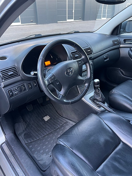 Toyota Avensis 8 of 13