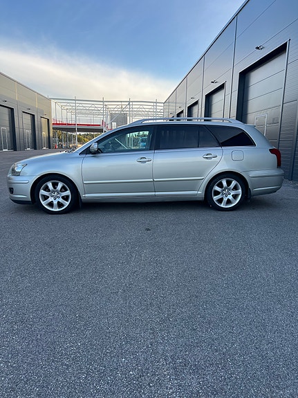Toyota Avensis 4 of 13