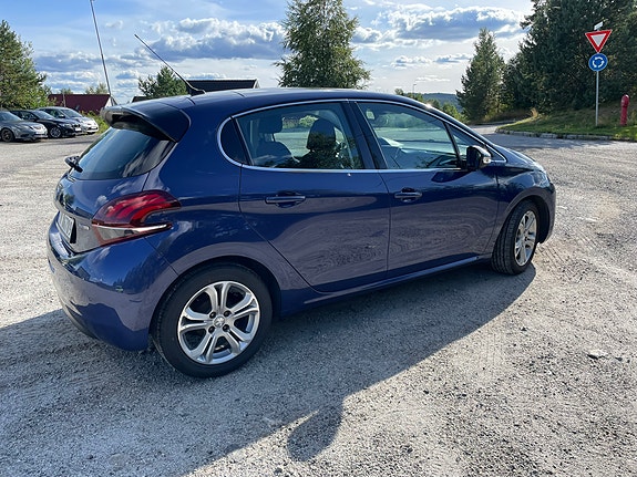 Peugeot 208 4 of 12