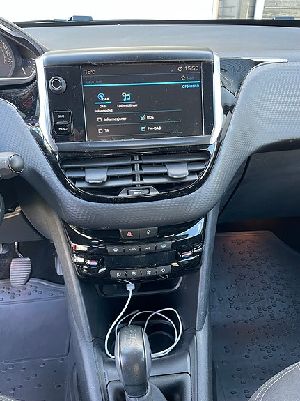 Peugeot 208 10 of 12