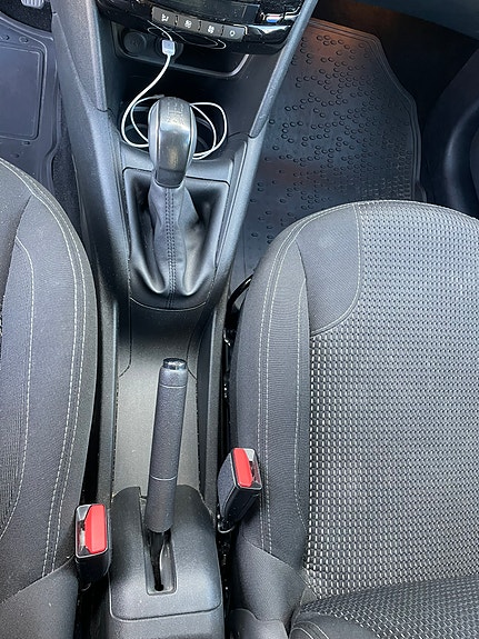 Peugeot 208 11 of 12
