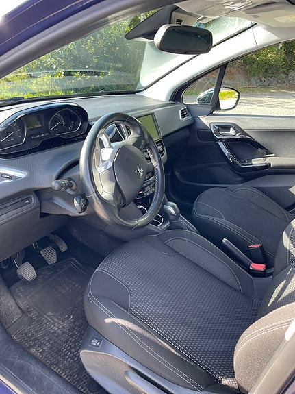 Peugeot 208 7 of 12