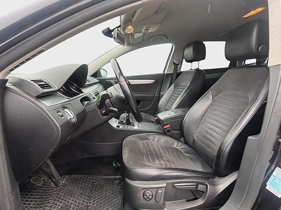 Volkswagen Passat 10 of 16