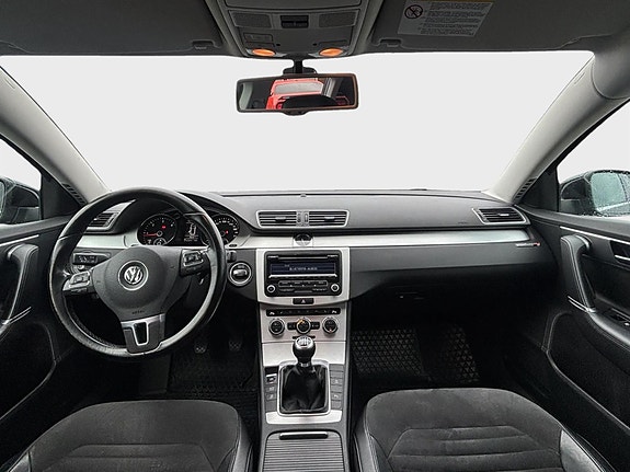 Volkswagen Passat 2 of 16