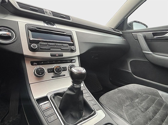Volkswagen Passat 14 of 16