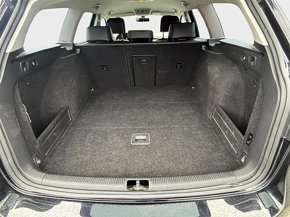 Volkswagen Passat 16 of 16